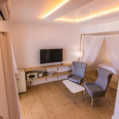 Salt Milos Отель