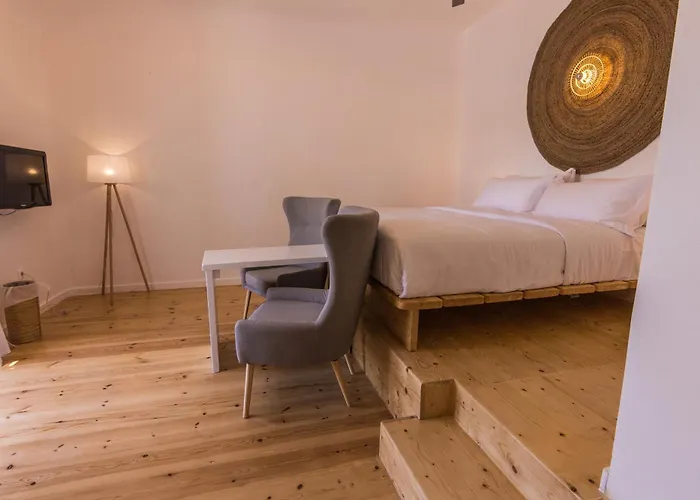 Salt Suites By Mr And Mrs White 2* Pollonia