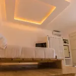 Salt Suites By Mr And Mrs White 2* Pollonia