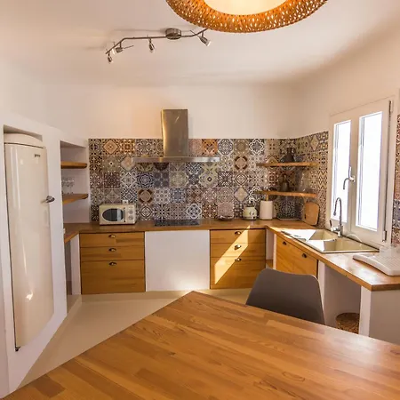 Salt Milos פולוניה