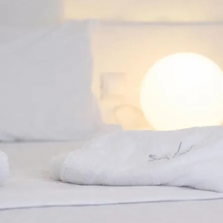 Salt Suites By Mr And Mrs White 2* Πολλώνια