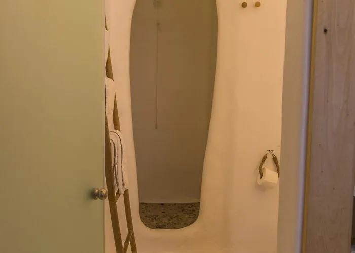 Salt Milos Hotell 2*