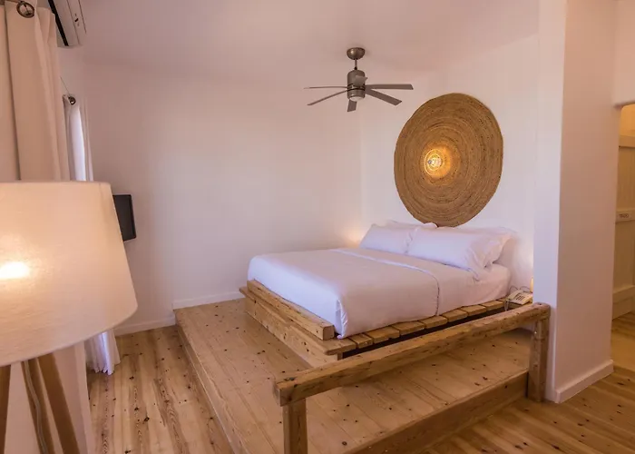 Salt Suites By Mr And Mrs White 2* Πολλώνια