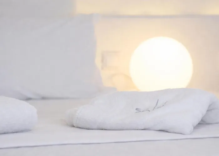 Salt Suites By Mr And Mrs White 2* Πολλώνια